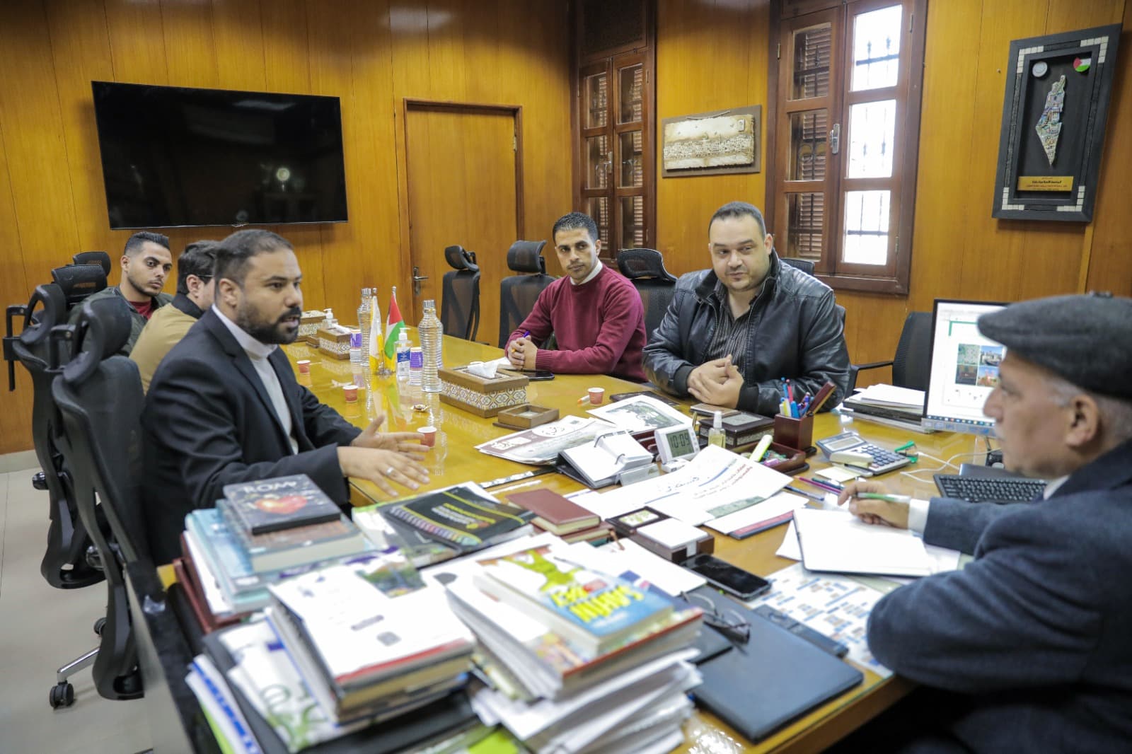 أجيال تعقد لقاء مع رئيس بلدية غزة
